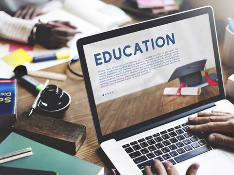 Lisey direktoru 140 valideynə onlayn iclas keçirdi