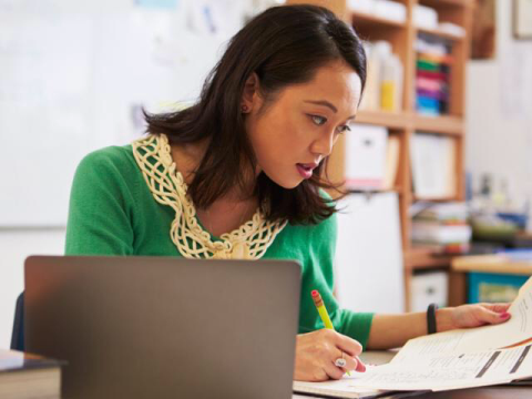 Müəllimlər koronavirusla mübarizənin ön sırasındadır