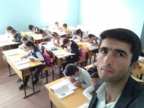 Məcburi köçkün məktəbinin müəllimi: “Bəzi yerlərdə şəbəkə belə tutmur”-Distant təhsil