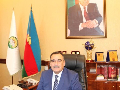 Rektor onlayn dərslərin keyfiyyətindən yazdı