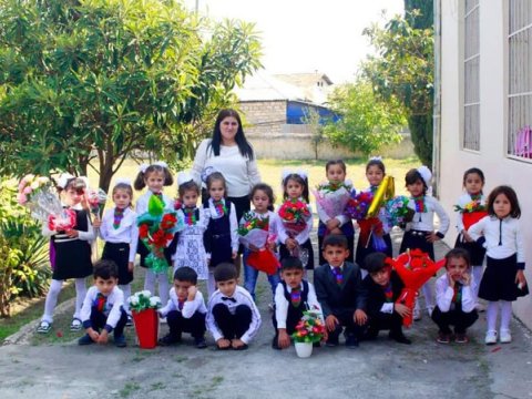 Cəbhə bölgəsinin müəllimi: “Telefon xətti yoxdur, şagirdlər internet paketlə dərsə qoşulurlar”- Distant təhsil