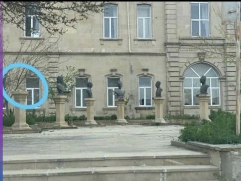 Bakıda məktəbdən büst oğurlandı