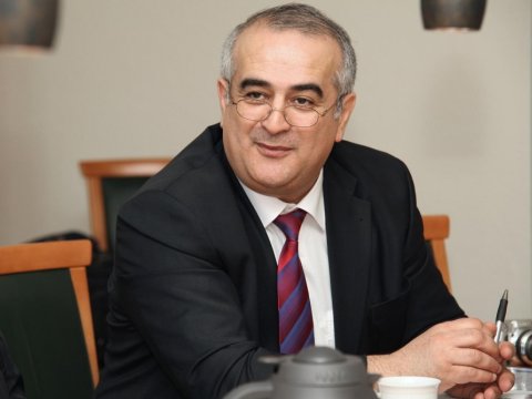 Almaniyanın Rostok Universitetinin dosenti tələbələrə onlayn mühazirə keçib