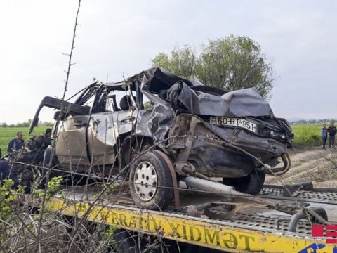 Tovuzda maşın aşıb, tələbə ölüb
