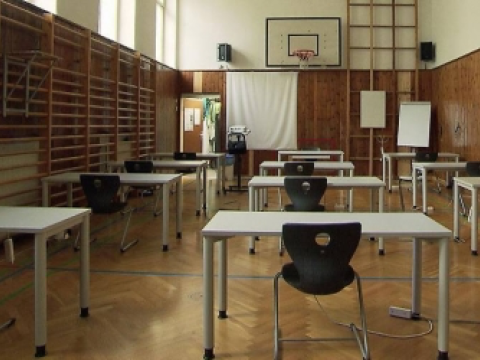 Avstriyanın orta məktəblərində tədris qismən bərpa olunub