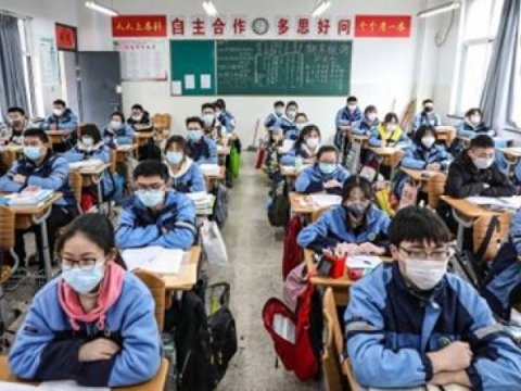 Şagirdlərə hərarət ölçən bilərziklər paylanıldı