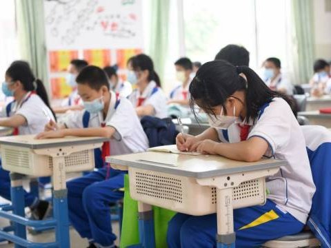 Pekində orta məktəblər və uşaq bağçaları açılır