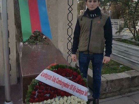 “Ev sahibi kirayəni yenidən qaldırdı, iş yerləri isə yoxdur” - Xaricdəki tələbəmiz