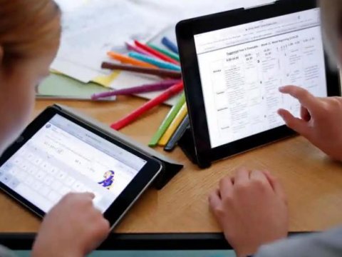 Britaniyalı məktəblilər tədris ilini başa çatdıra bilmirlər