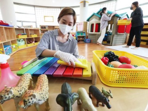 Dünyanın dörd yanından müəllimlər danışdı: “Məktəbəqayıdış çətindir, amma biz xoşbəxtik”