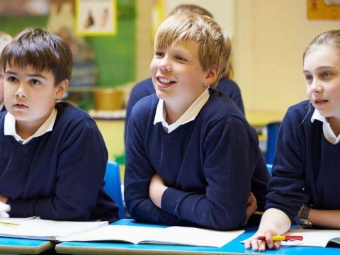 Məktəblər açılsa, 70 min şagirdə noutbuk hədiyyə veriləcək