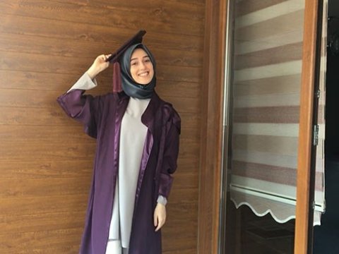 Ən qəribə “Məzun günü” tədbiri – Tələbələr evlərindən  görün nə ATDILAR - VİDEO