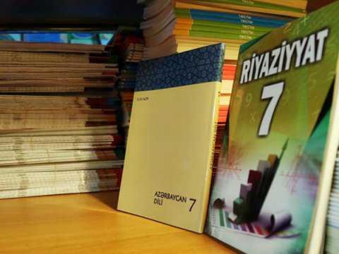 “İbtidai sinif kitablarında küçə sözləri var” – Dərsliklər necə tərtib olunmalıdır?