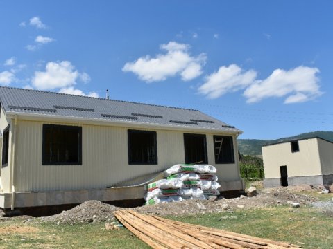 Qubanın səkkiz ucqar kəndində modul tipli məktəb binaları quraşdırılır  