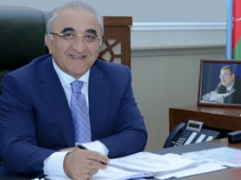 UNEC-in rektoru universitetin məzunlarına müraciət ünvanlayıb