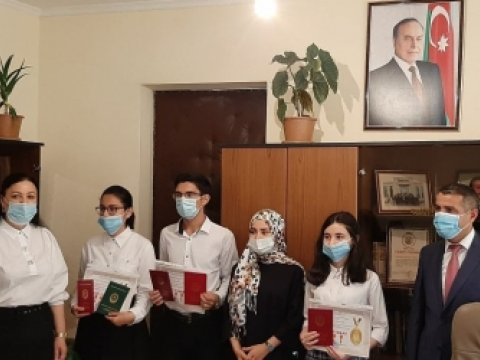Astarada ümumtəhsil məktəbinin məzunlarına fərqlənmə attestatları təqdim olunub