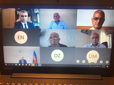 Emin Əmrullayev Təhsil Nazirliyi yanında İctimai Şuranın üzvləri ilə görüşüb