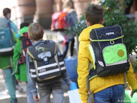 Almaniyada yay tətili bitdi, məktəblərin bir hissəsi açıldı-Maska taxmaq məcburi deyil 
