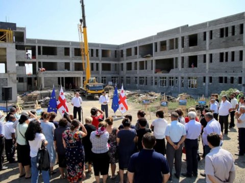 Azərbaycanlıların yığcam yaşadıqları Marneulidə 8 yeni məktəb tikiləcək