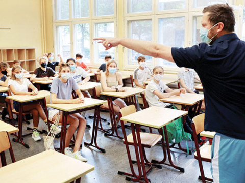 Dünya ölkələrində məktəblər bu şəkildə açılacaq– BURADAN ÖYRƏNİN