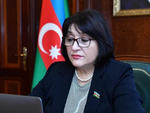 Milli Məclisin Sədri abituriyentlərlə görüşdü - FOTO