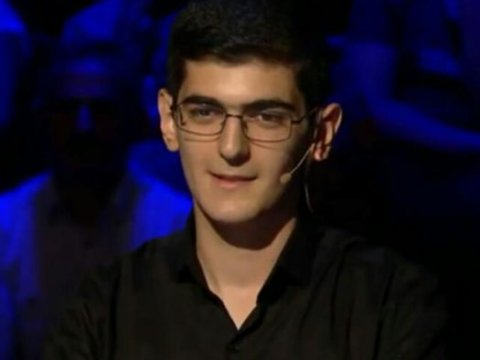 700 bal toplayan tələbə: “Pandemiya qarşıma qoyduğum məqsədlərimə mane ola bilmədi” - FOTO