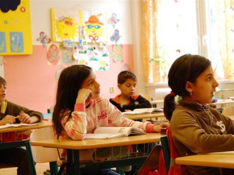 Macarıstan hökuməti məktəblərin bağlanmaması üçün əlindən gələni edəcək