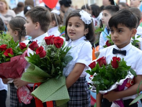 6 aydan sonra ilk dəfə məktəbdə - Dərslər başladı