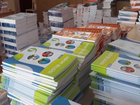 Yeni dərsliklər istifadəyə verildi  