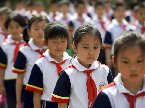 Çində müəllim yanlış cavaba görə şagirdi döyərək öldürüb    