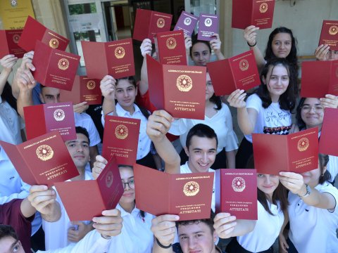 Attestat qiymətləri “əla” olub, 200 baldan aşağı nəticə göstərən minlərlə şagird – Rayonlar üzrə…