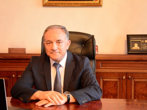 AzTU rektoru müəllimləri təbrik edib
