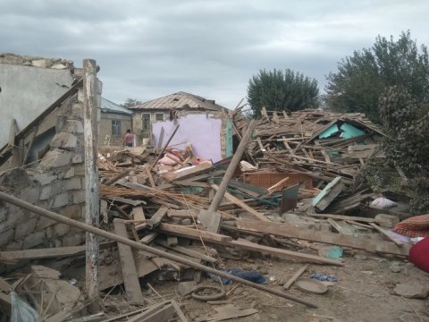  Ermənistan evləri, məktəbi, polis şöbəsini top atəşinə tutdu 