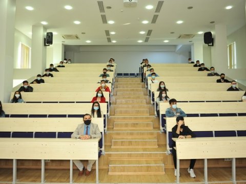 BMU-da ilk kurs tələbələri ilə növbəti tanışlıq görüşləri baş tutub