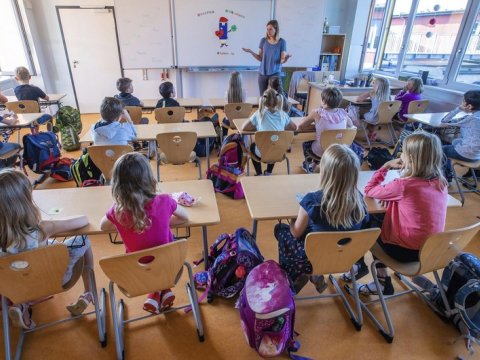 ÜST pandemiyaya görə məktəblərin bağlanmasını məqsədyönlü saymır    