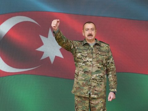 ADNSU-nun rektoru Dövlət Bayrağı Günü münasibəti ilə tələbələrə müraciət edib