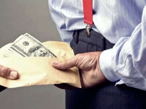 Müəllimlərin maaşını mənimsəyən məktəb direktoruna yeni ittiham irəli sürüldü  