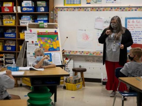 Amerikalı müəllimlər dərs yüklənmələrinə görə şikayət edirlər