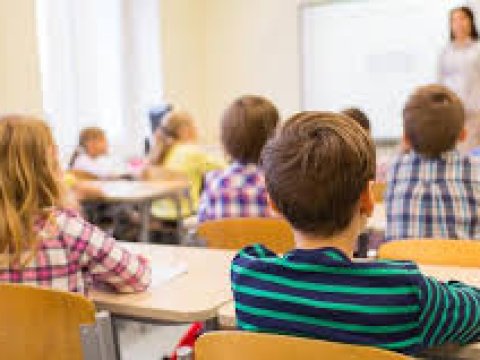 Distant dərs keçən müəllim: “Məni narahat edən imkanı olmayan şagirdlərdir”