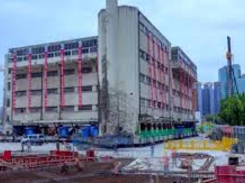 Beşmərtəbəli uşaq bağçası 18 metr “yeridi” – Maraqlı video   