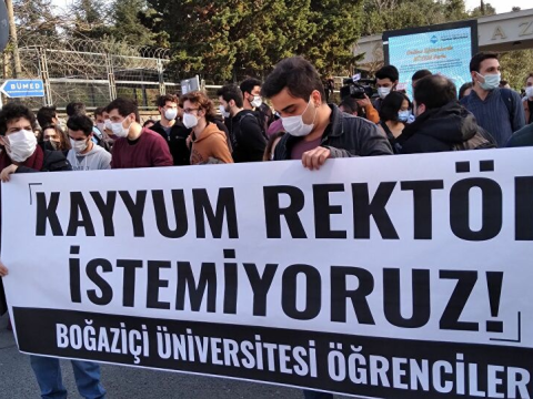 Türkiyənin ən nüfuzlu universitetində tələbələr rektora qarşı etiraz aksiyası keçirdi  - FOTO/VİDEO