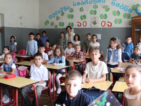 Bu ölkədə bəzi məktəbləri ənənəvi tədrisə keçir