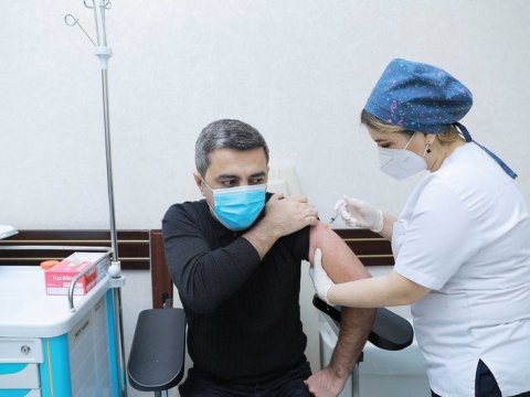 ATU-da vaksinasiya prosesinə başlanılıb, rektor peyvənd olundu  