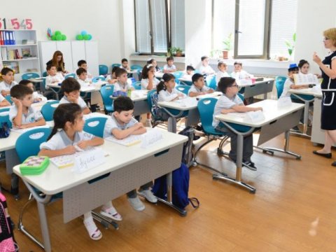 Yaşı 65-dən yuxarı müəllimlərin əməkhaqqı saxlanılacaq - RƏSMİ