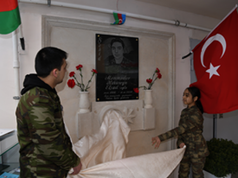 ADNSU-nun məzun şəhidinin xatirə lövhəsinin açılışı olub - FOTO