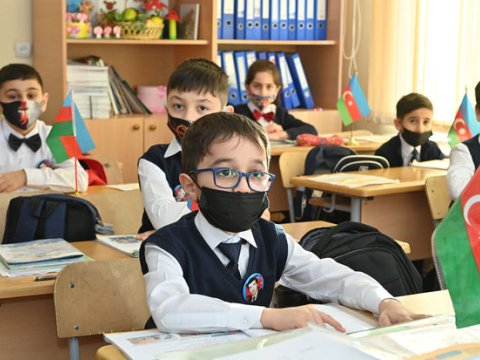 Sumqayıtda bir məktəbin ibtidai sinif şagirdləri kütləvi şəkildə dərsə getməkdən imtina etdi  