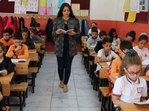 Türkiyədə məktəblərin açılacağı vaxt elan olundu