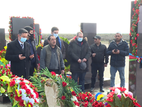 Gənclər Günü münasibəti ilə ADNSU-nun şəhid məzunlarının ailələrinə baş çəkilib - FOTO