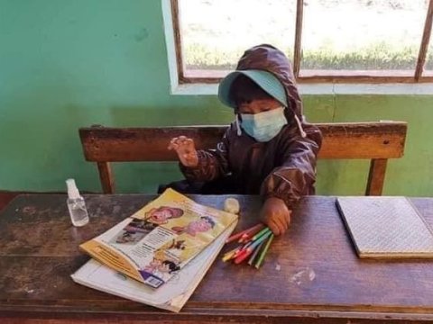 Boliviyada dərslərin başladığını görən valideynlərdən maraqlı addım - VİDEO  