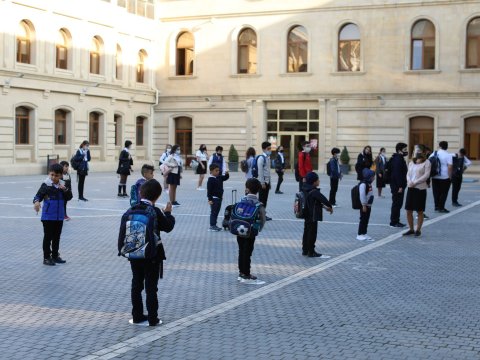 Rayonlarda yuxarı sinif şagirdləri üçün ənənəvi dərslər bərpa olunur - 8 fevraldan
